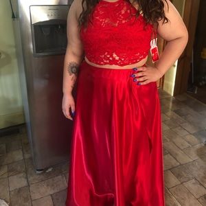 Size 11 prom dress, fits more like a 13.
